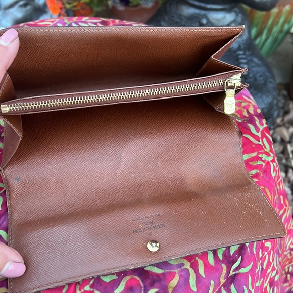 Louis Vuitton Monogram Sarah Wallet - Picture 13 of 17